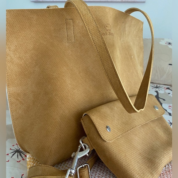 *COMBO * Tote bag plus multi bag or funny pack vegan leather camel pre loved 💕 - Picture 1 of 12